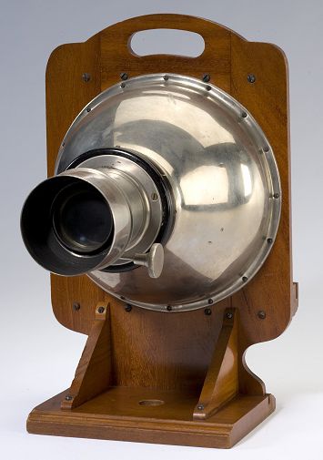 ca.1882 Herzog Amateur Camera (improved model).  George Eastman House collections. August Herzog, New York, NY. Gift of Eastman Kodak Company. 1982:0237:0010